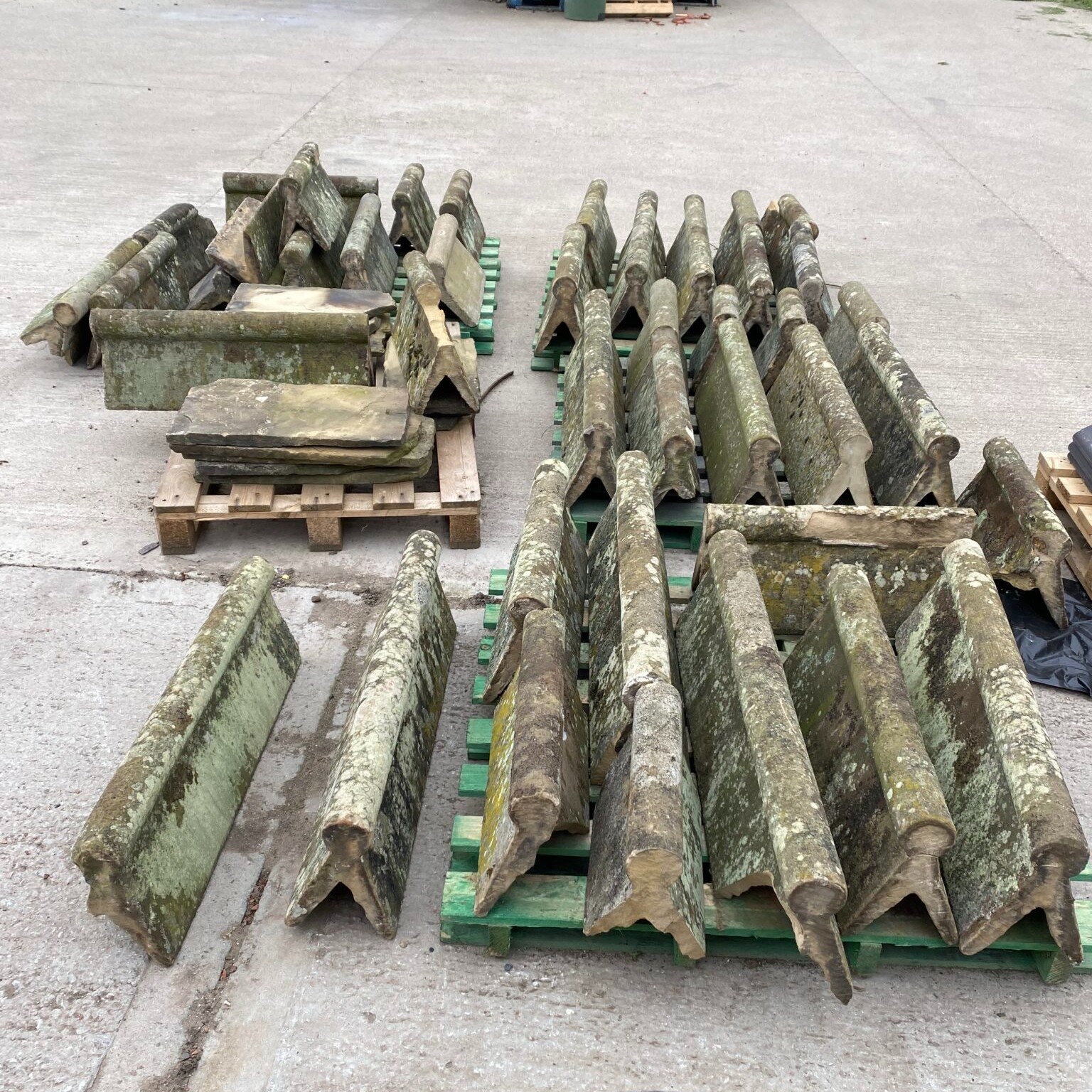 Reclaimed Stone Roll Top Ridge – Natural Stone 380-285 (Complete job lot) 25.3 SQ Linear Meters