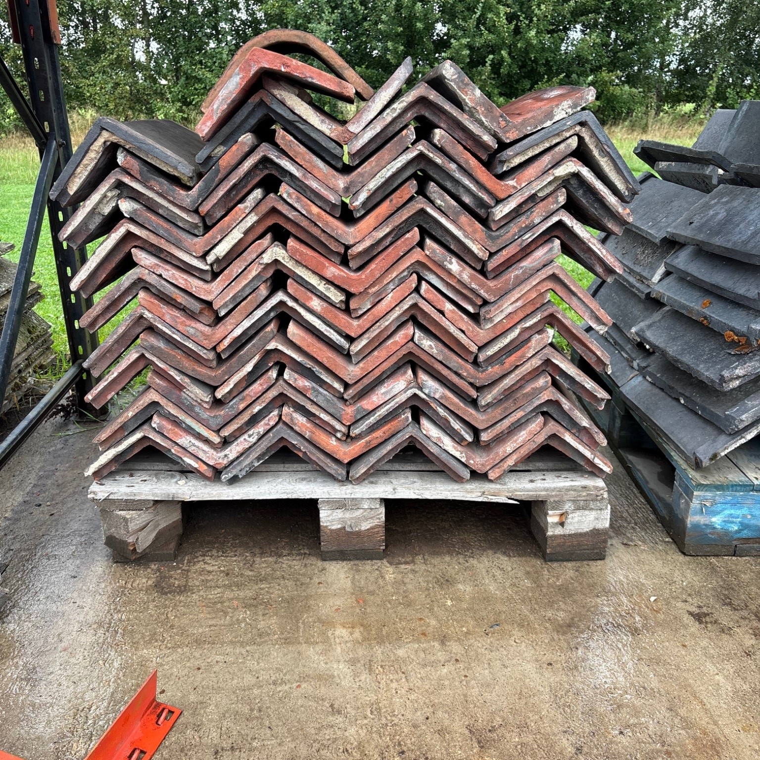 Reclaimed Red Clay Angle Ridge Roof Tiles