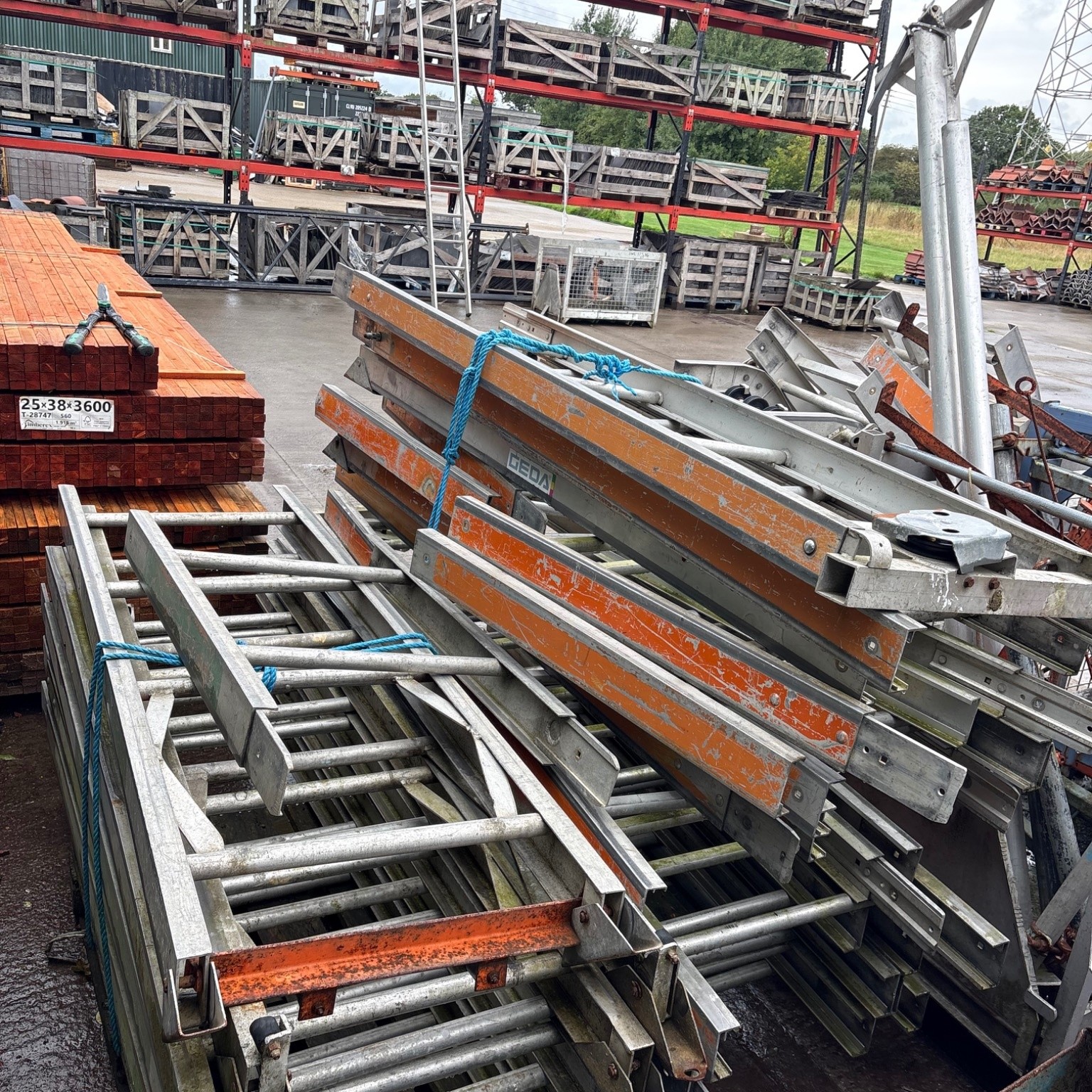 GEDA Construction Material Hoist with Motor & Associated Parts – Job Lot — photo 2 of 6