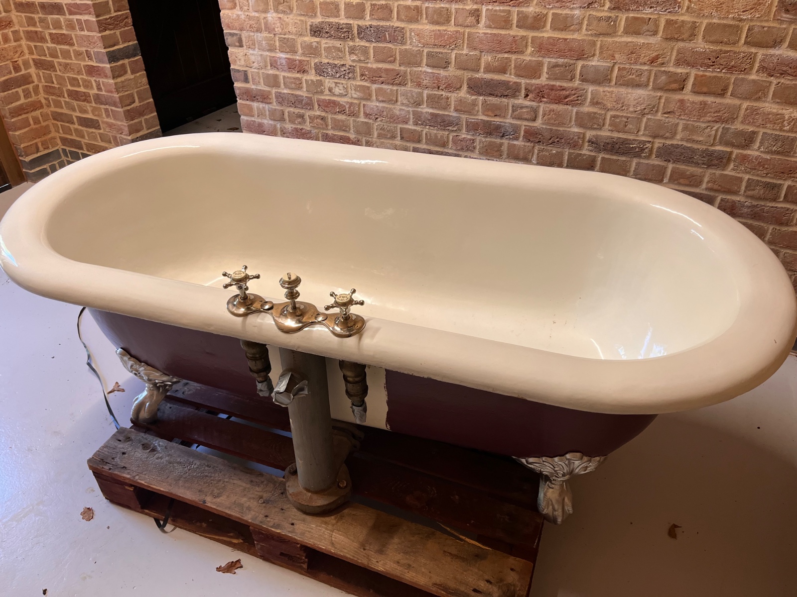 Bath tub — photo 2 of 5