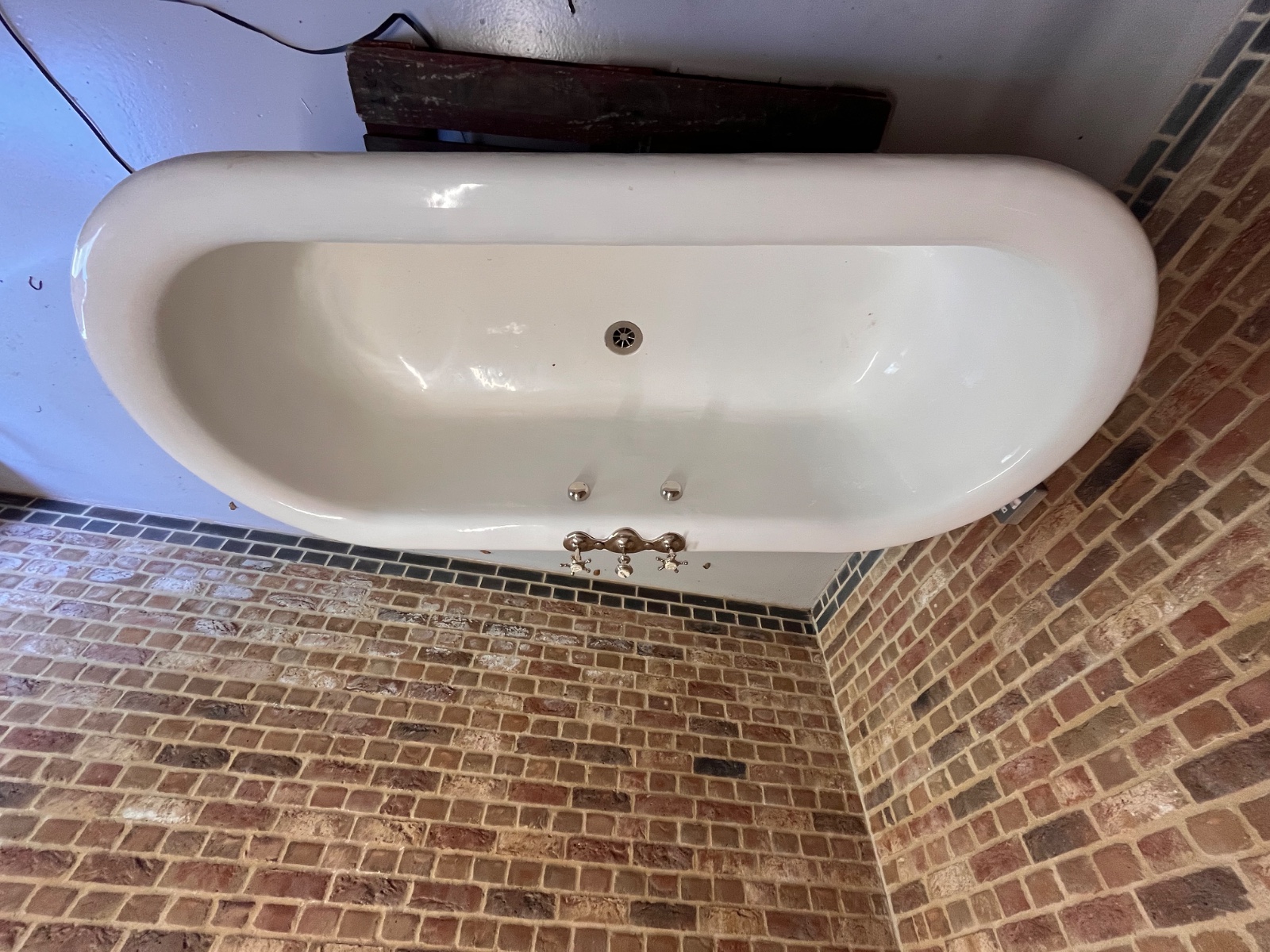 Bath tub — photo 3 of 5
