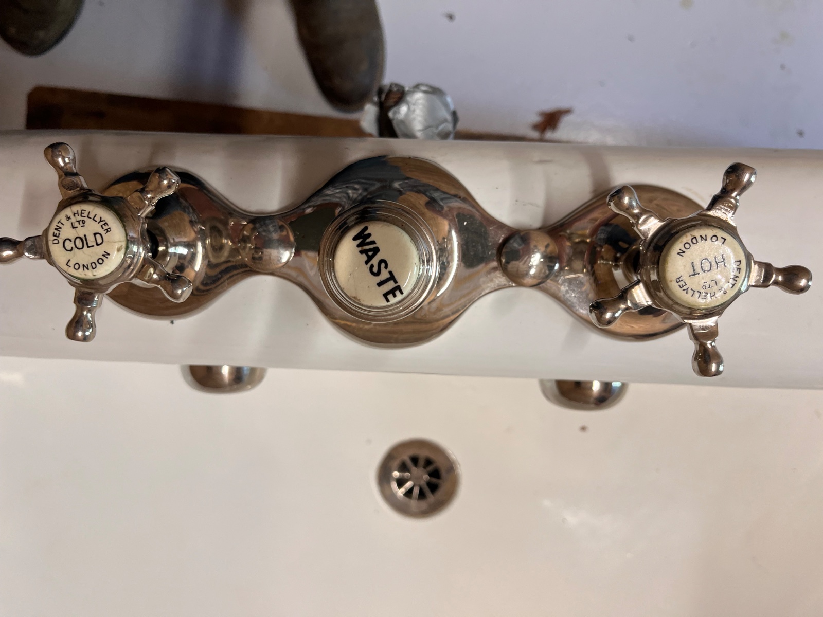Bath tub — photo 5 of 5