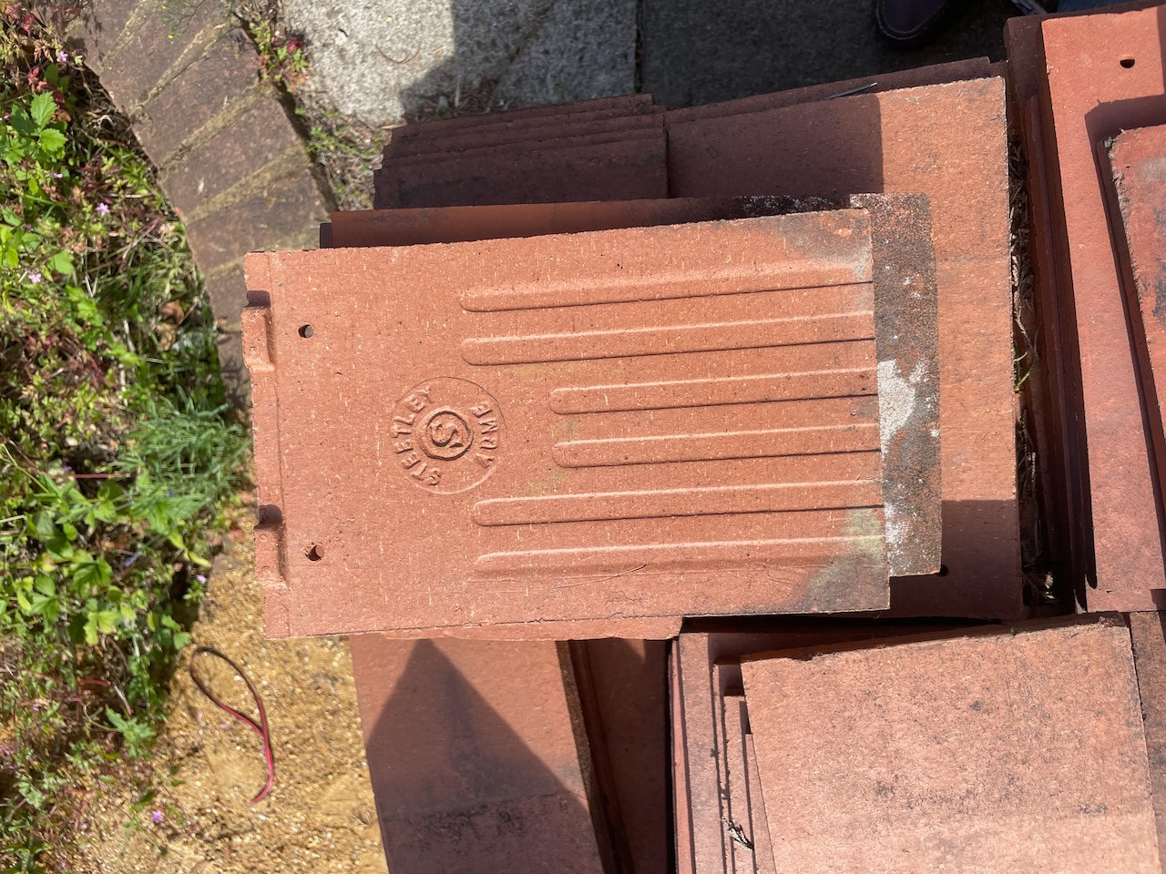 Several hundred clay tiles — photo 2 of 4