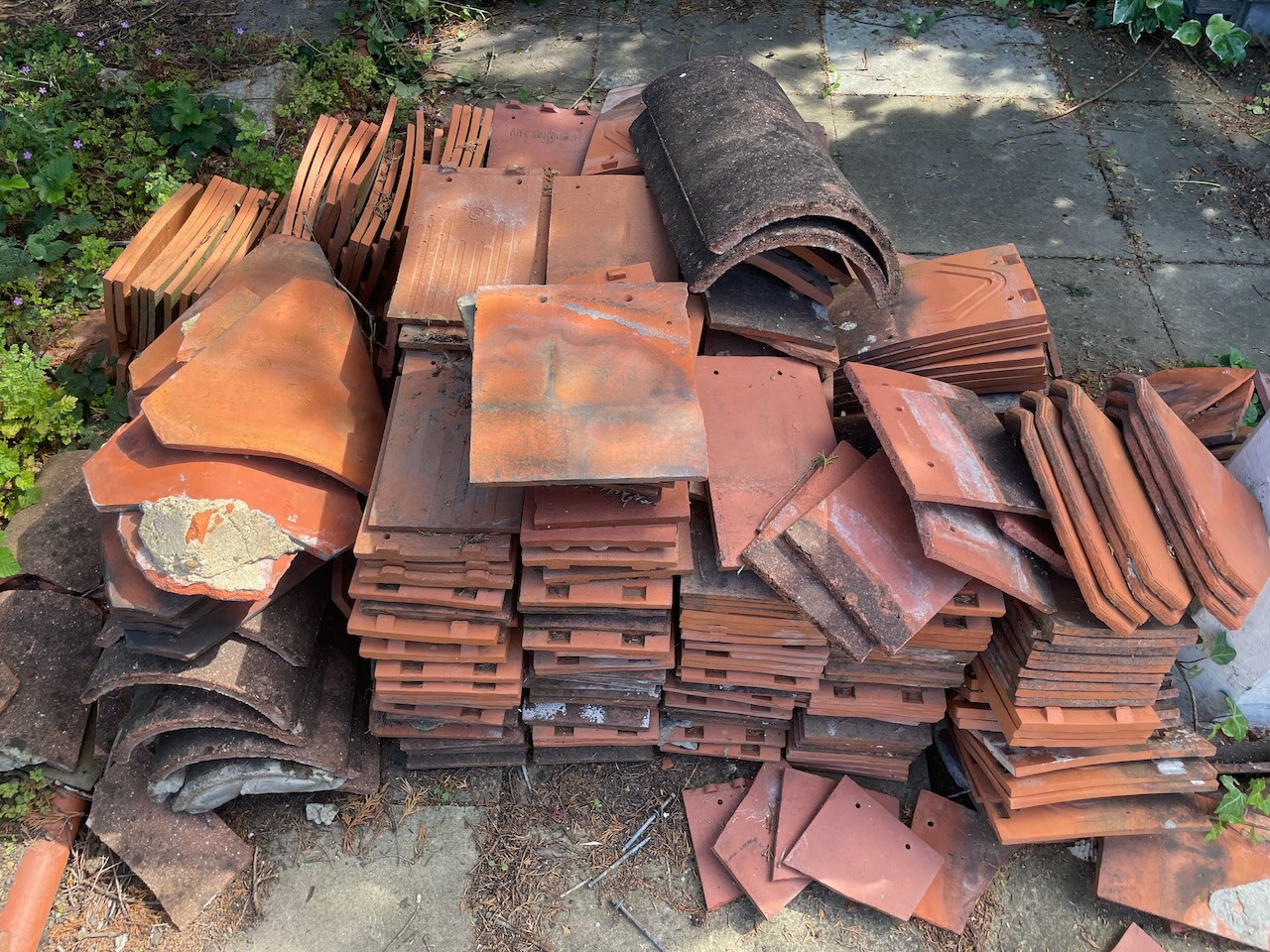 Several hundred clay tiles — photo 4 of 4