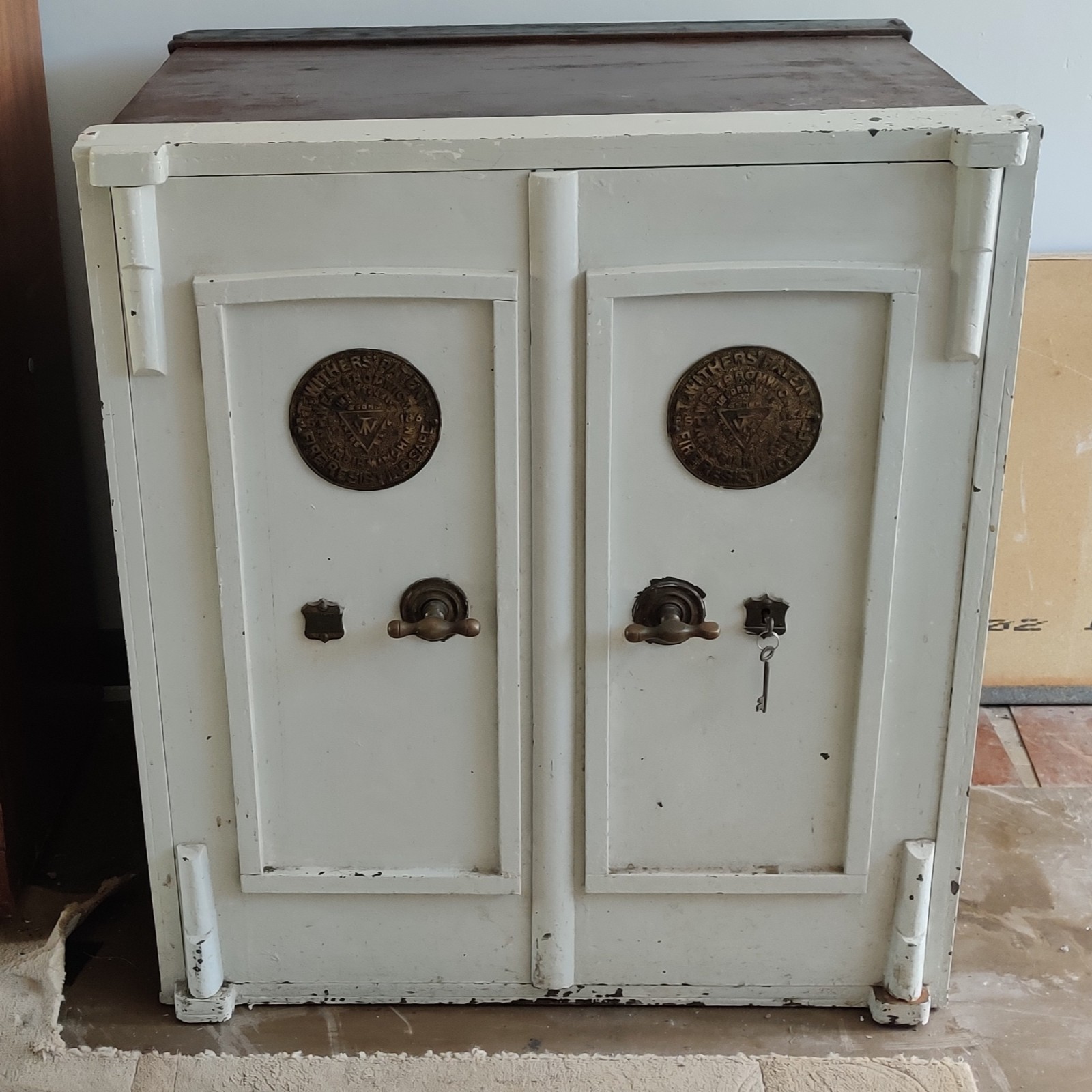 T Withers Double-Door Safe – Ideal for Restoration or Display — photo 8 of 9