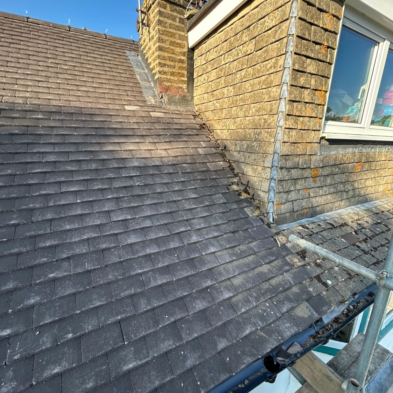 Reclaimed Marley antique brown roof tiles — photo 2 of 3