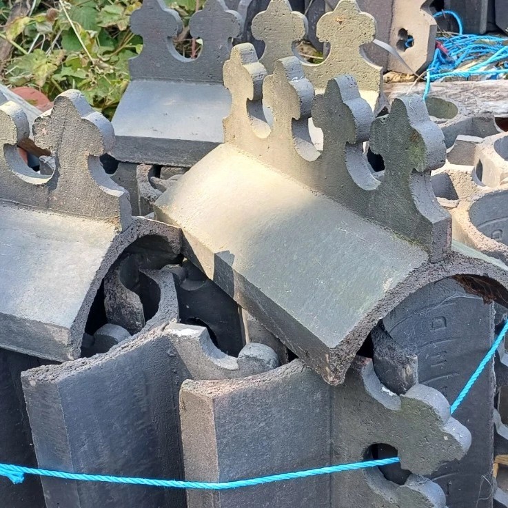 30 X FRC CONCRETE BLACK FLEUR DE LIS RIDGE TILES — photo 2 of 2