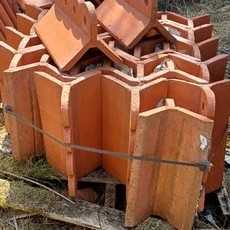35 x FRC CONCRETE TERRACOTTA 4 ROUND HOLES RIDGE TILES — photo 4 of 4