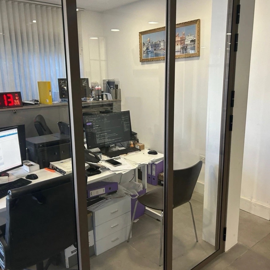 Cortizo 20mm Slimline Brown Aluminium Room Divider 4 Panel 4100 x 2500mm New