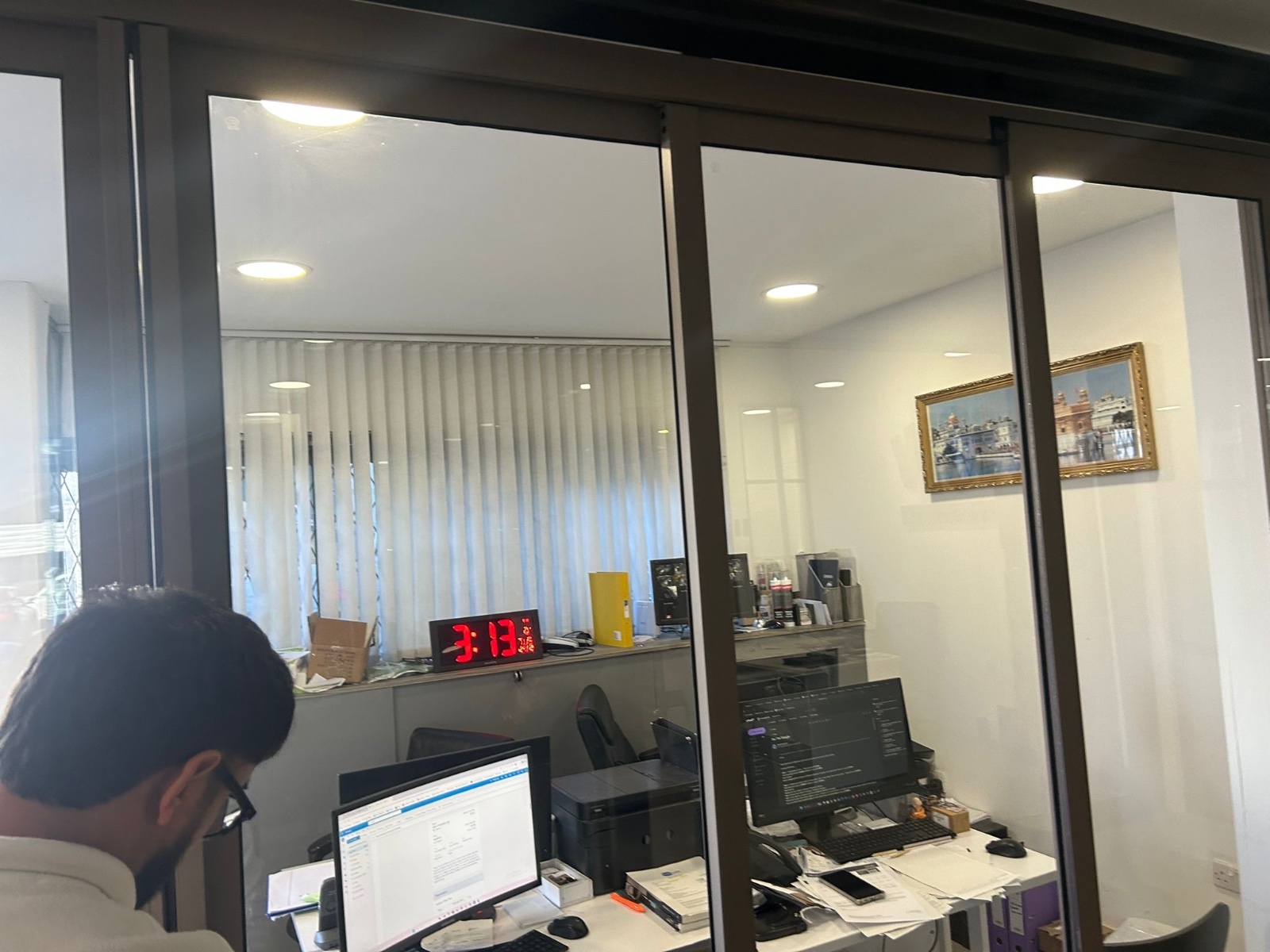 Cortizo 20mm Slimline Brown Aluminium Room Divider 4 Panel 4100 x 2500mm New — photo 4 of 6